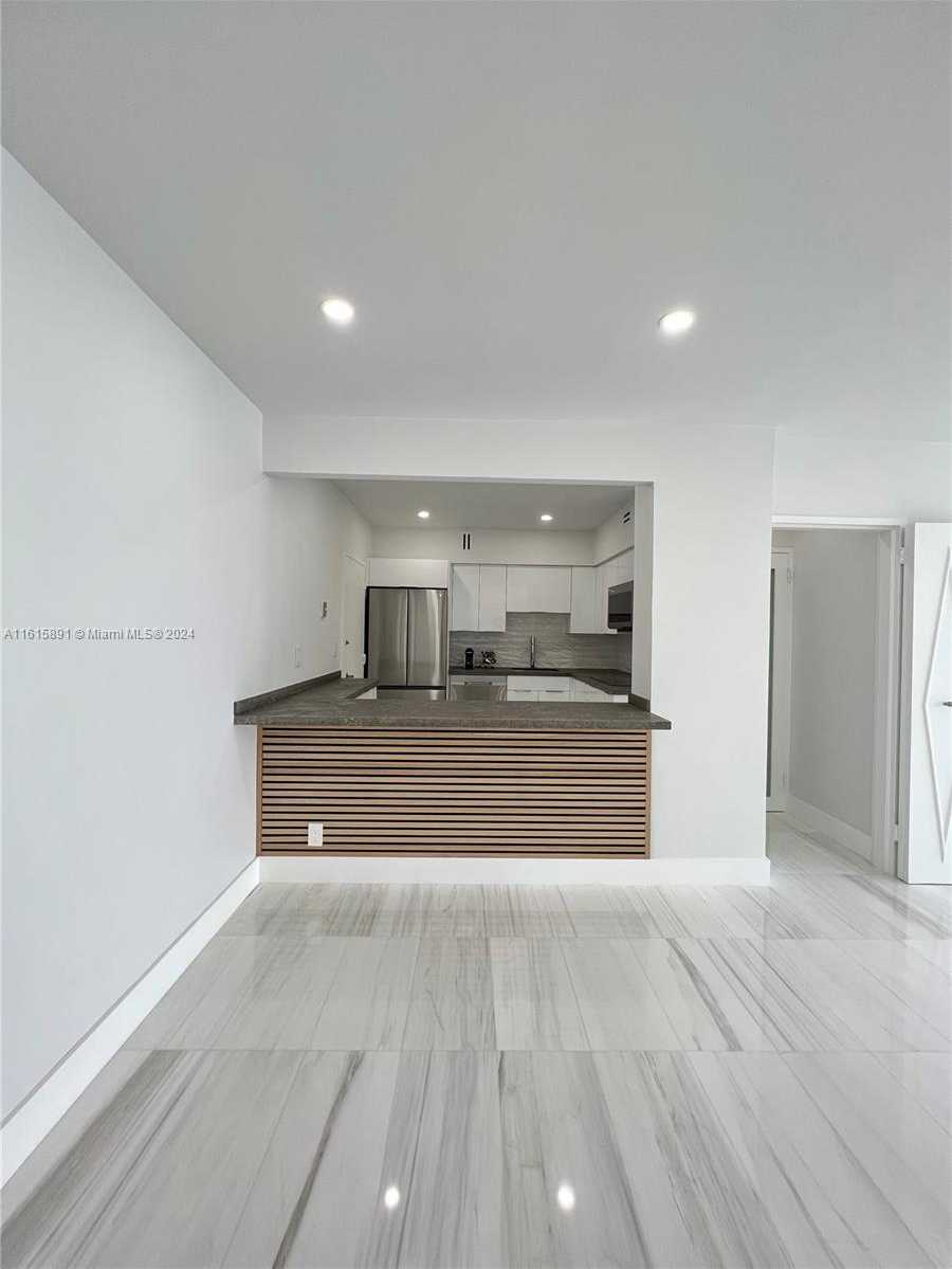 Small Image of 5700 COLLINS AVE #16B, Miami Beach Number 11