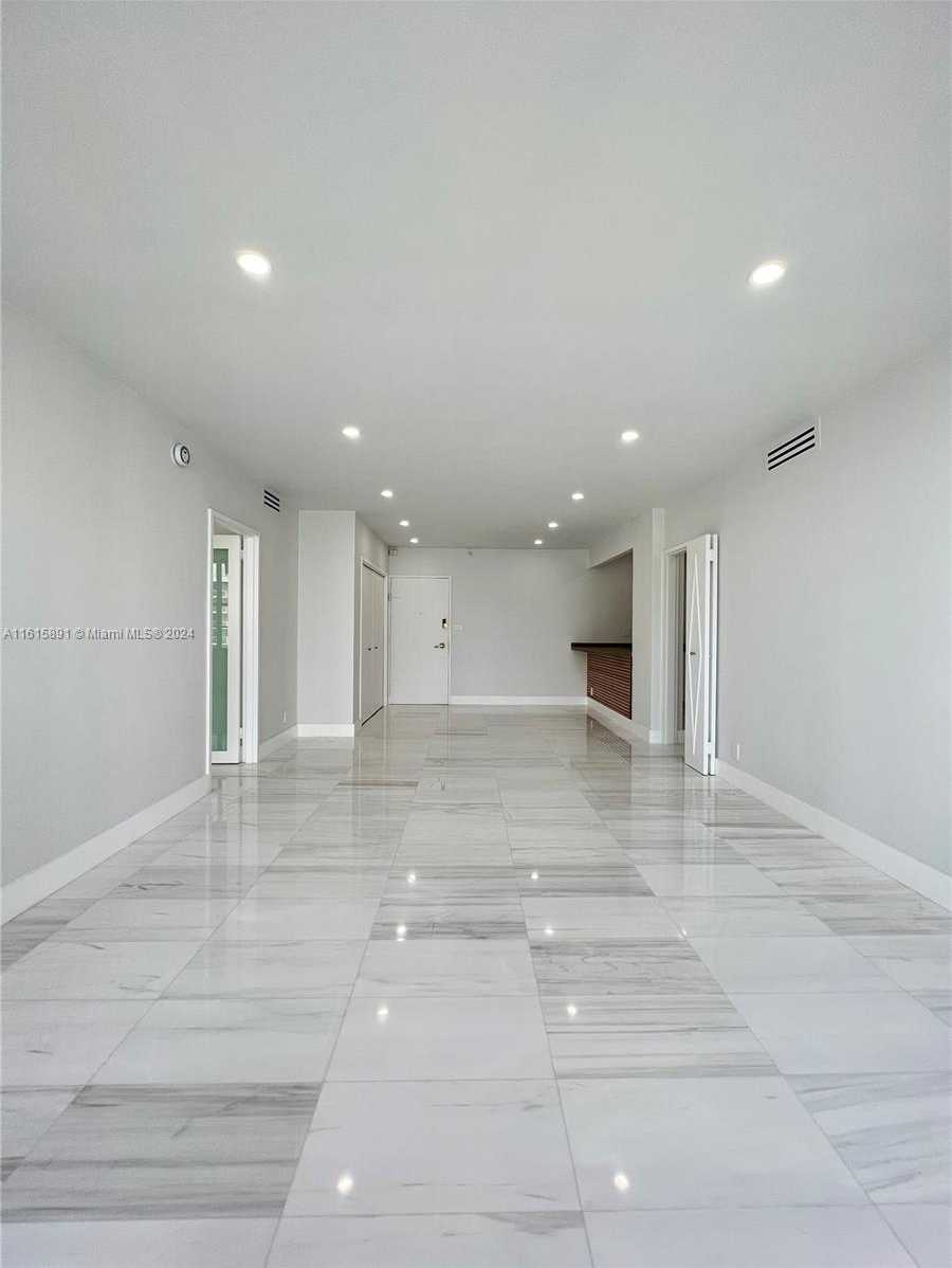 Small Image of 5700 COLLINS AVE #16B, Miami Beach Number 12