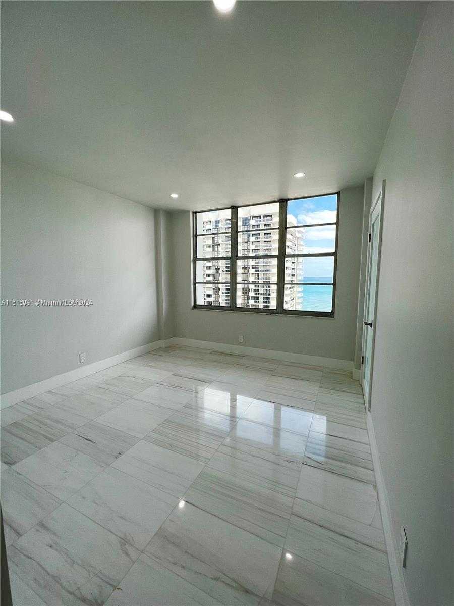 Small Image of 5700 COLLINS AVE #16B, Miami Beach Number 14