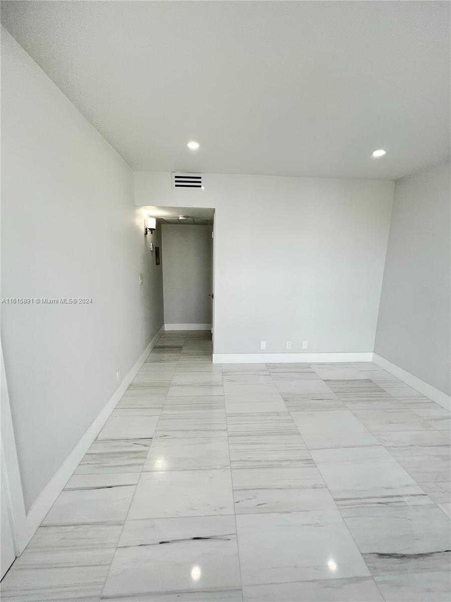 Small Image of 5700 COLLINS AVE #16B, Miami Beach Number 15