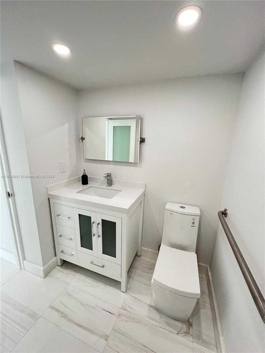 Small Image of 5700 COLLINS AVE #16B, Miami Beach Number 18