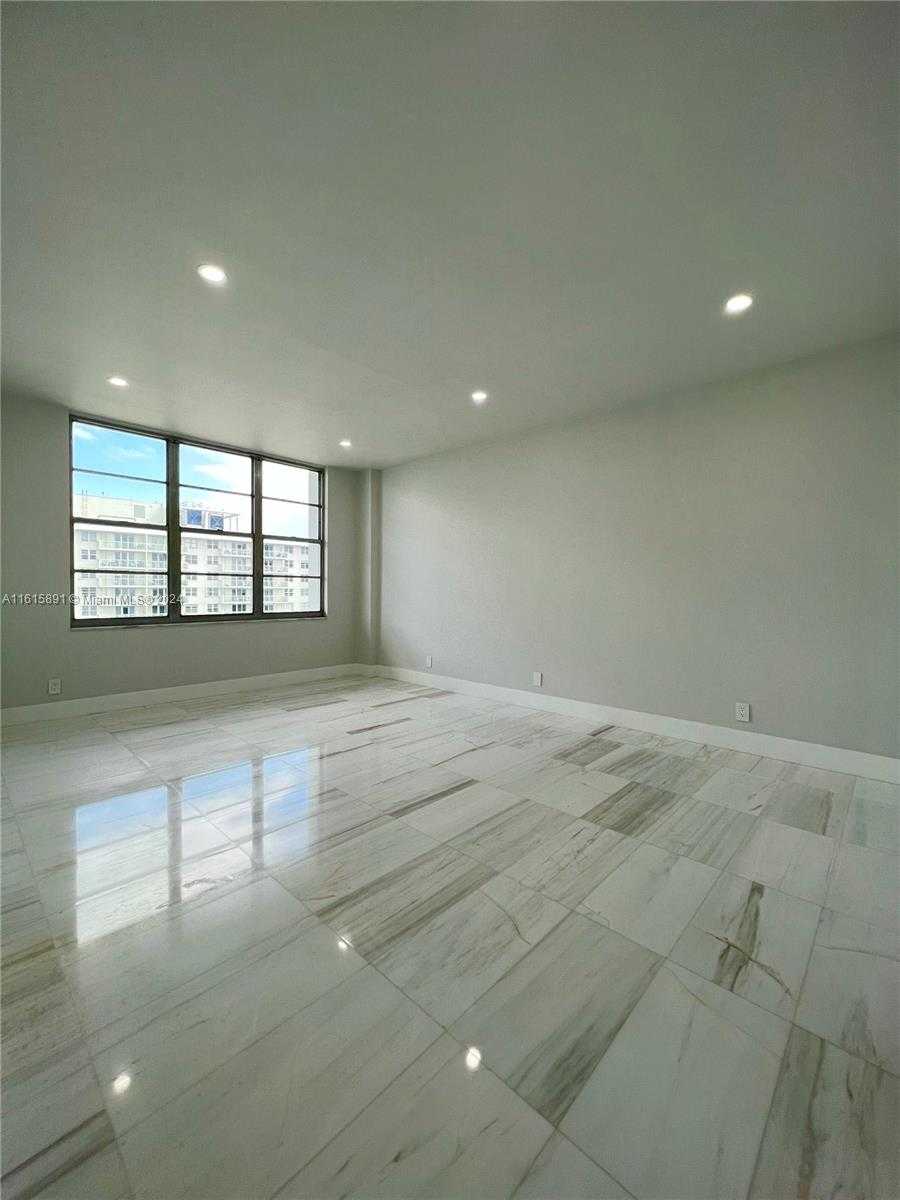 Small Image of 5700 COLLINS AVE #16B, Miami Beach Number 20