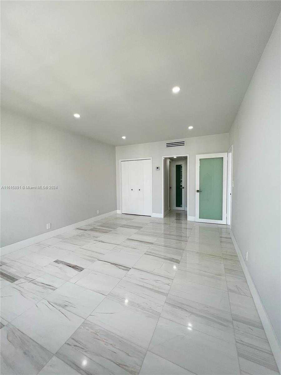 Small Image of 5700 COLLINS AVE #16B, Miami Beach Number 23