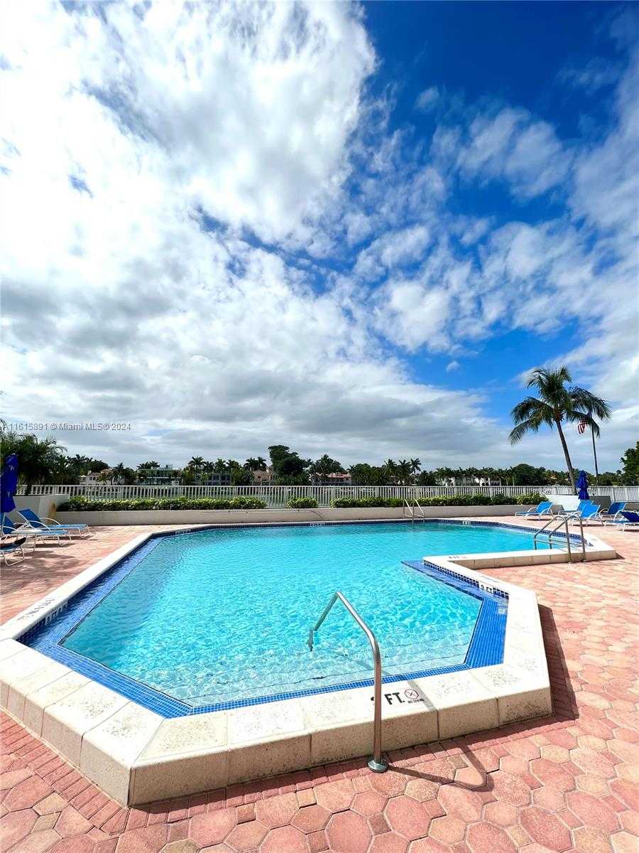 Small Image of 5700 COLLINS AVE #16B, Miami Beach Number 24