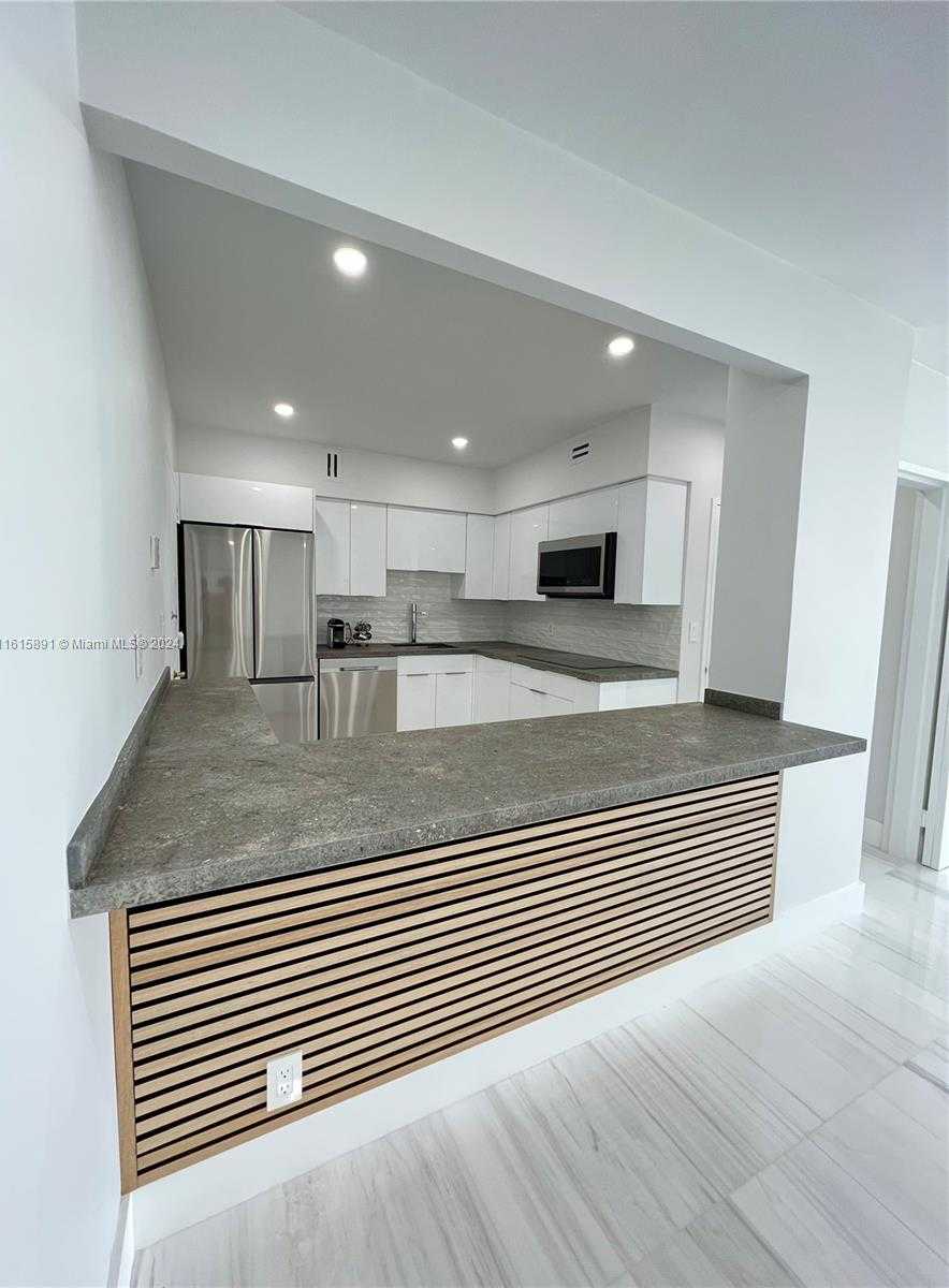 Small Image of 5700 COLLINS AVE #16B, Miami Beach Number 8