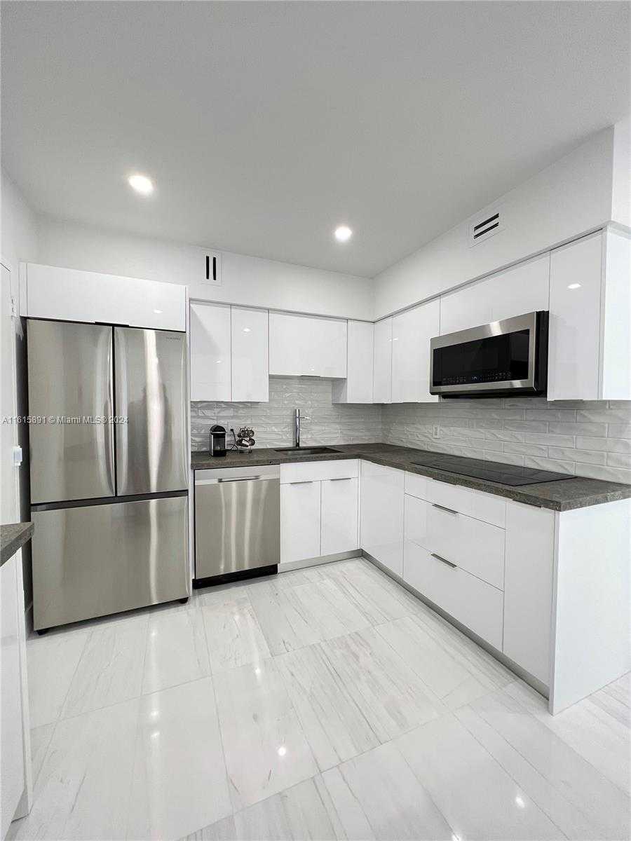 Small Image of 5700 COLLINS AVE #16B, Miami Beach Number 9