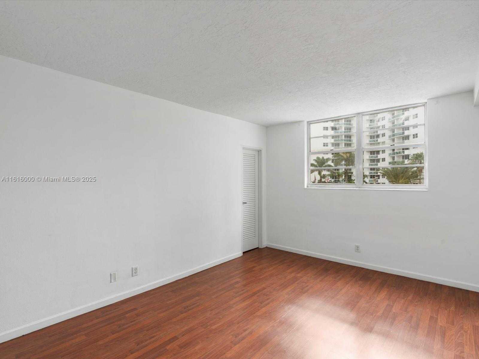 Small Image of 3000 SOUTH OCEAN DR #206, Hollywood Number 16