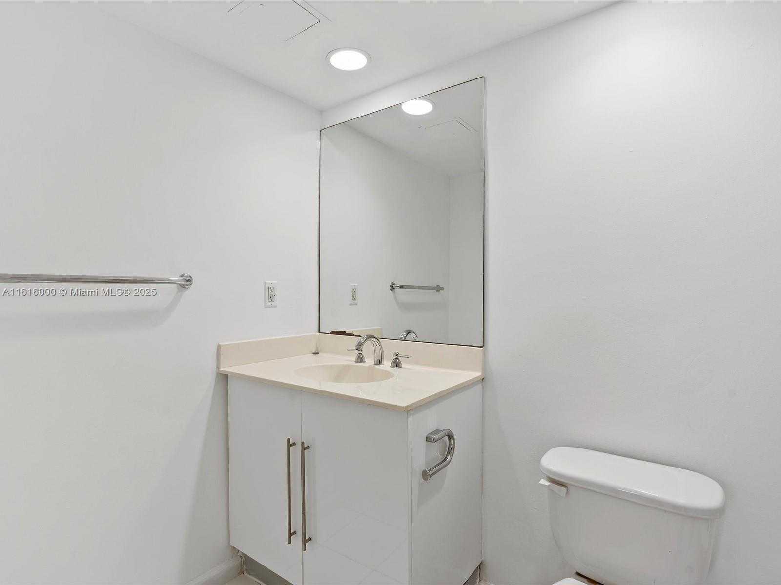 Small Image of 3000 SOUTH OCEAN DR #206, Hollywood Number 21