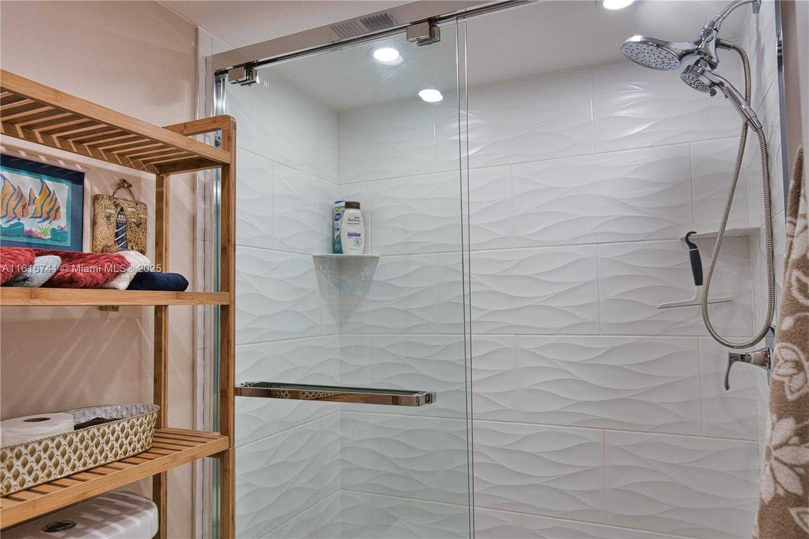 Small Image of 2810 NORTH BEACH RD #D108, Englewood Number 22