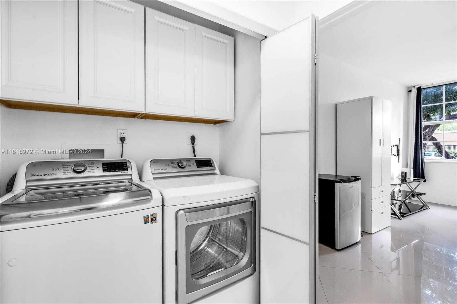 Small Image of 19701 E Country Club Dr, Aventura, FL 33180, USA Number 16
