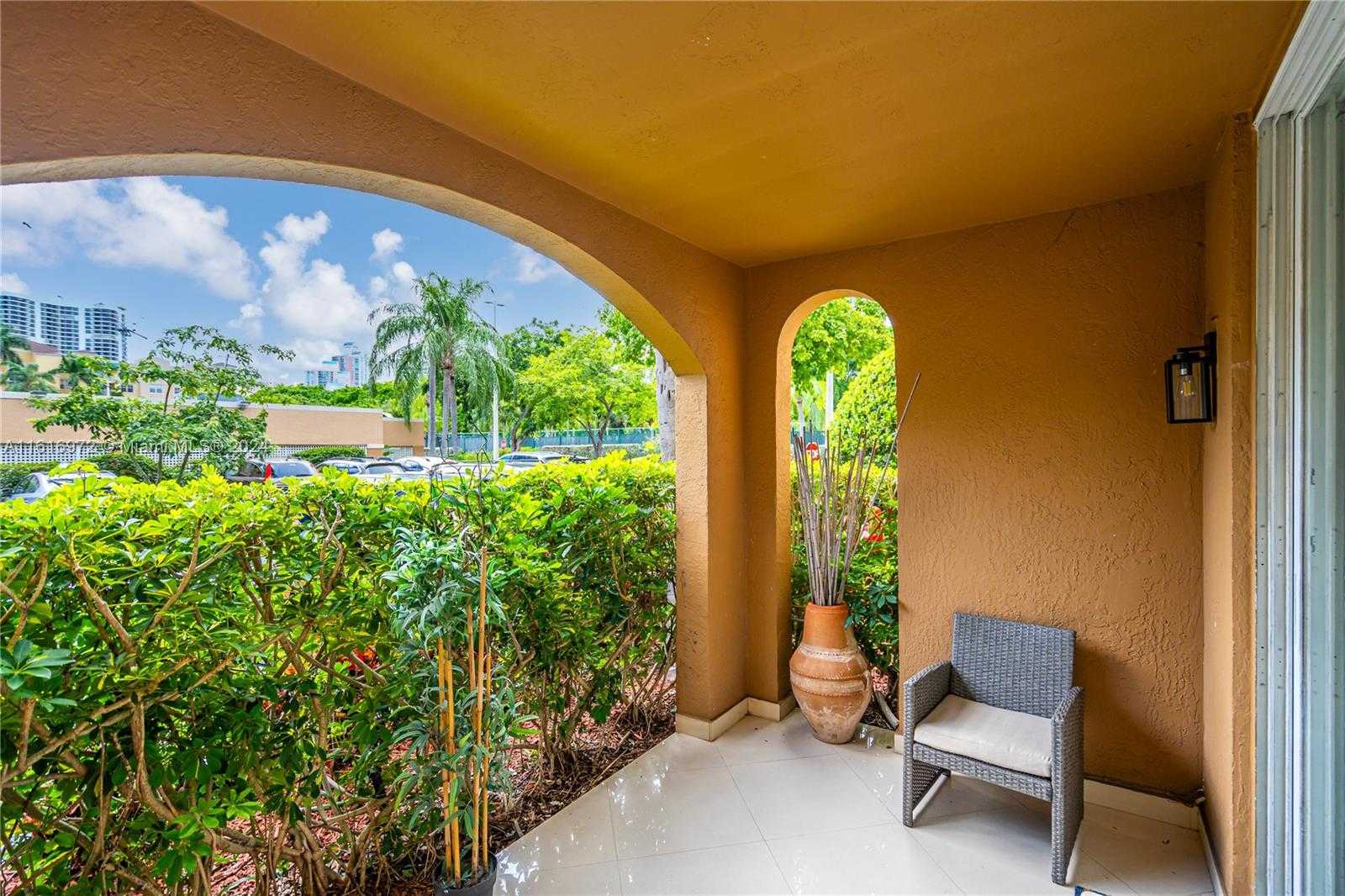 Small Image of 19701 E Country Club Dr, Aventura, FL 33180, USA Number 28