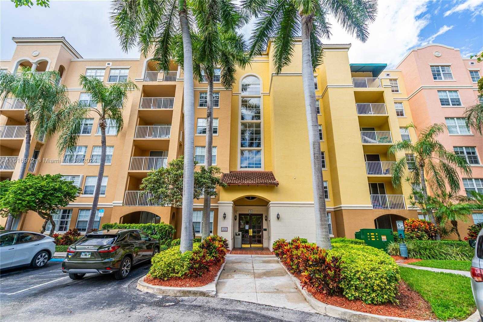 Small Image of 19701 E Country Club Dr, Aventura, FL 33180, USA Number 29