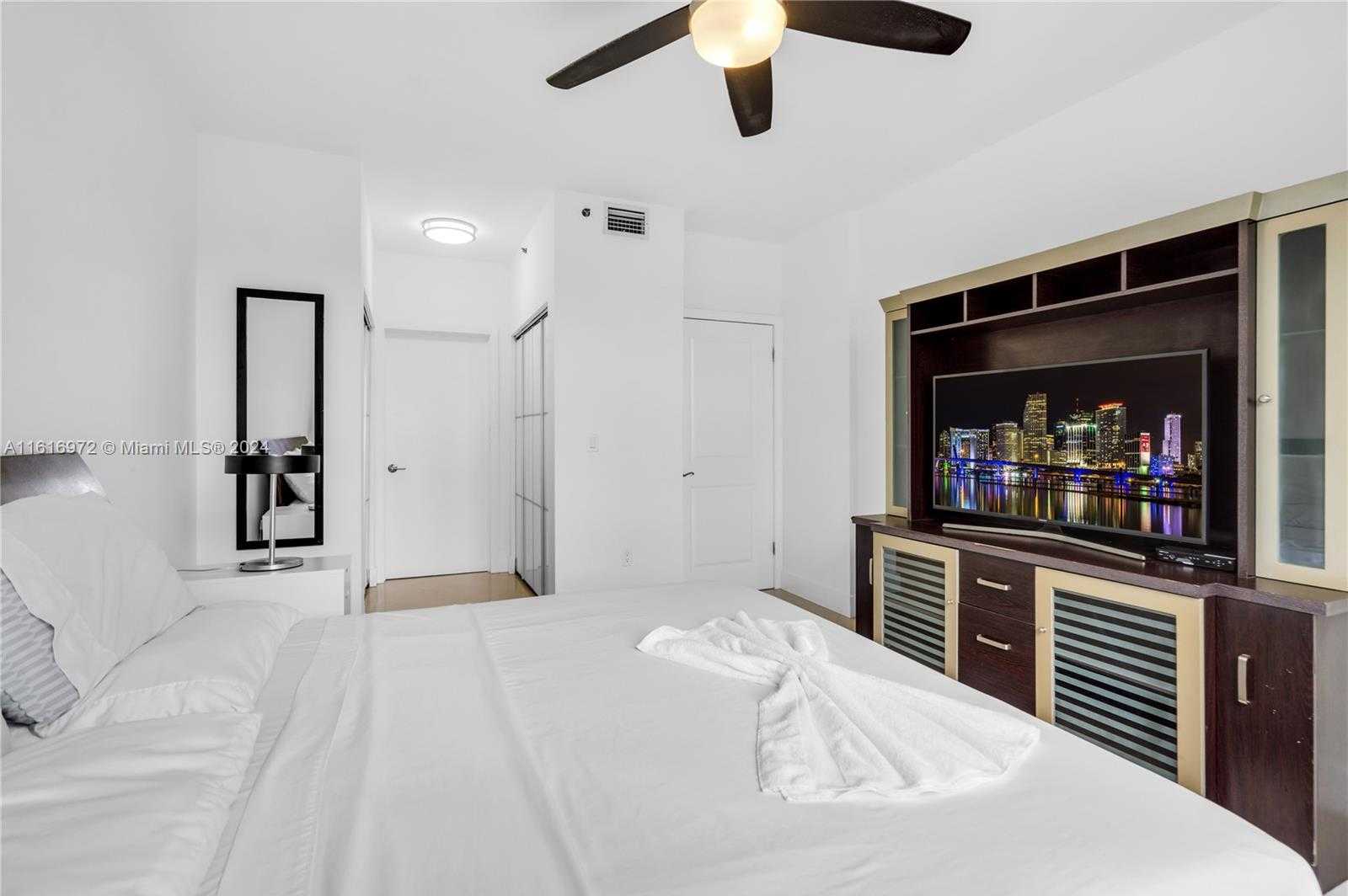 Small Image of 19701 E Country Club Dr, Aventura, FL 33180, USA Number 34