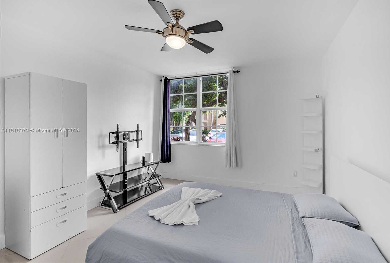 Small Image of 19701 E Country Club Dr, Aventura, FL 33180, USA Number 37