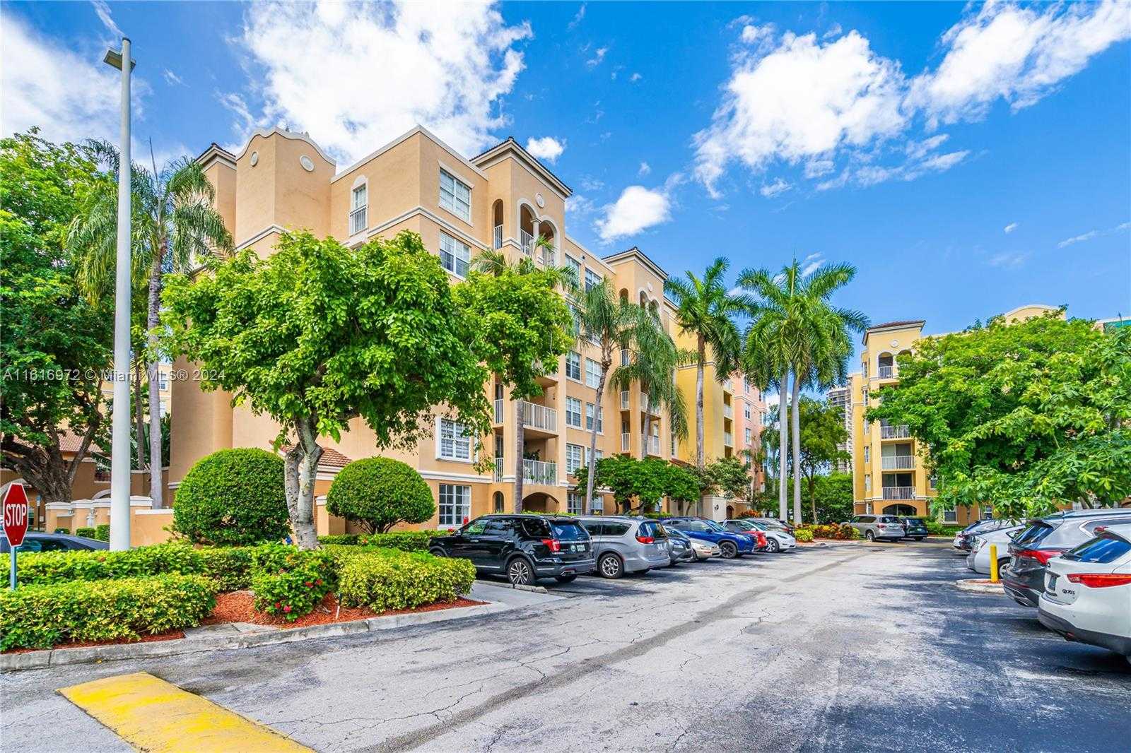 Small Image of 19701 E Country Club Dr, Aventura, FL 33180, USA Number 39