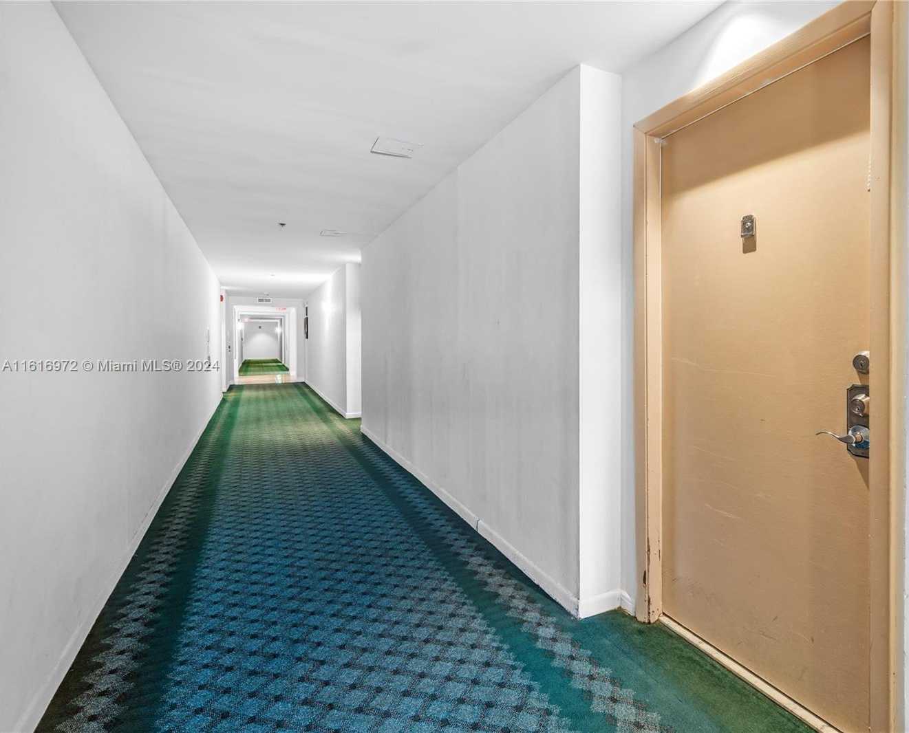 Small Image of 19701 E Country Club Dr, Aventura, FL 33180, USA Number 41