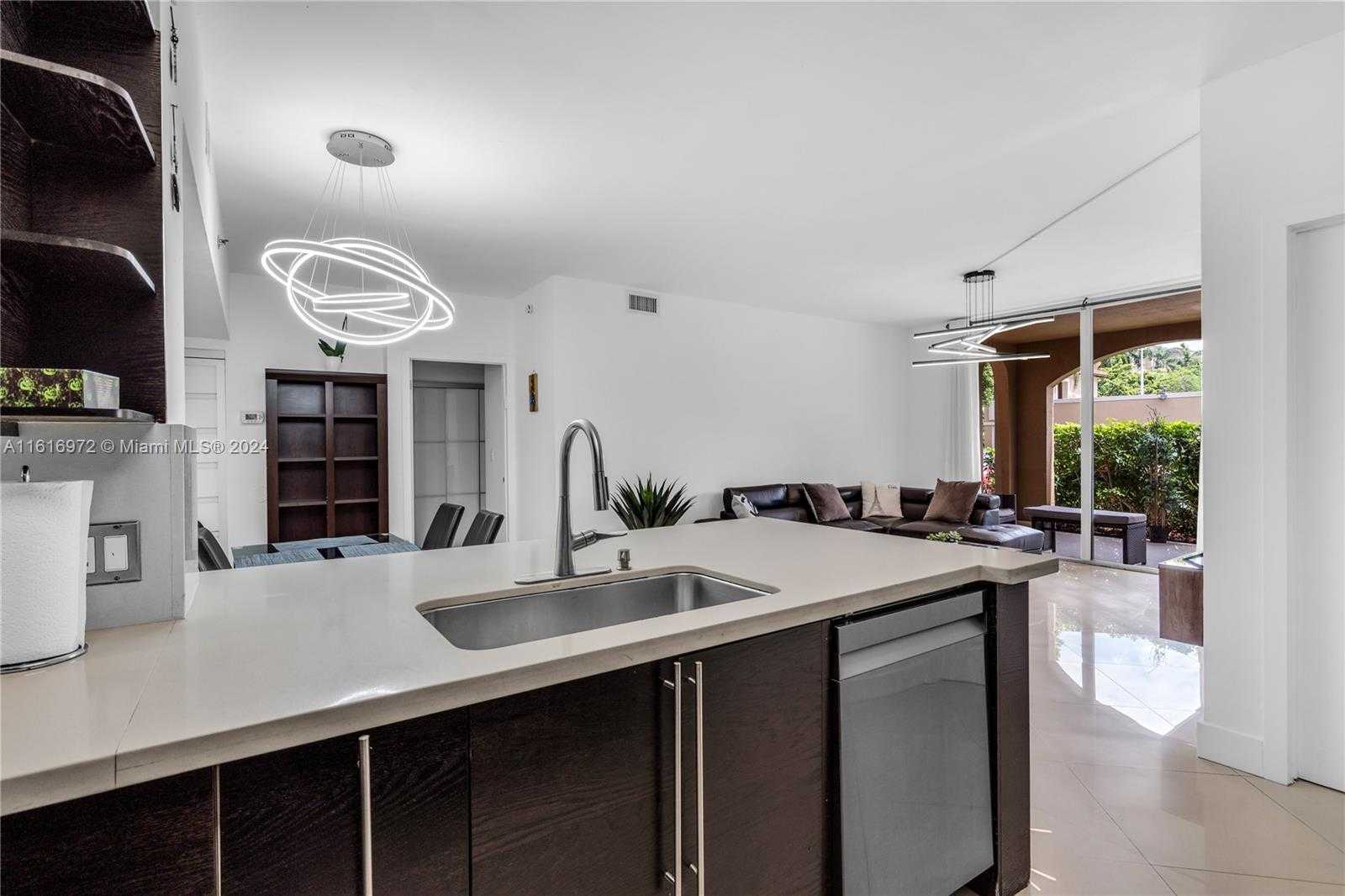 Small Image of 19701 E Country Club Dr, Aventura, FL 33180, USA Number 5
