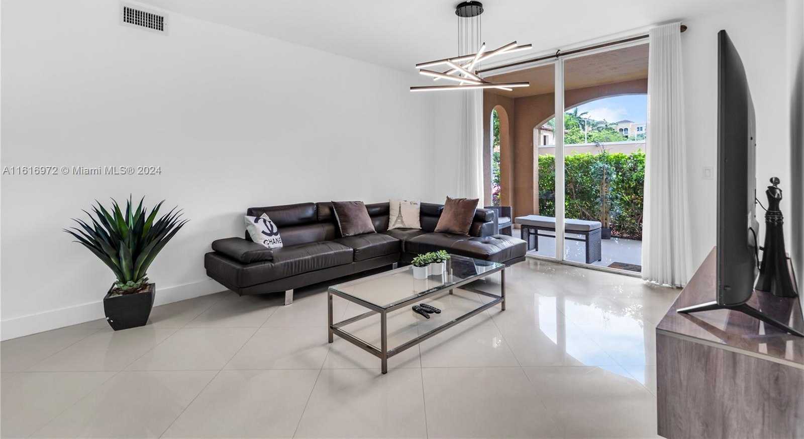 Small Image of 19701 E Country Club Dr, Aventura, FL 33180, USA Number 6