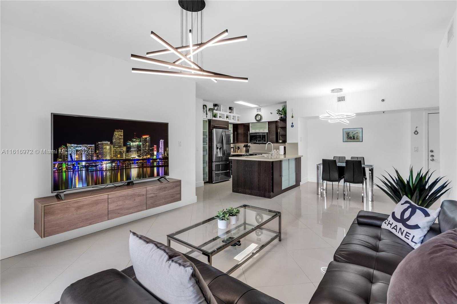 Small Image of 19701 E Country Club Dr, Aventura, FL 33180, USA Number 7