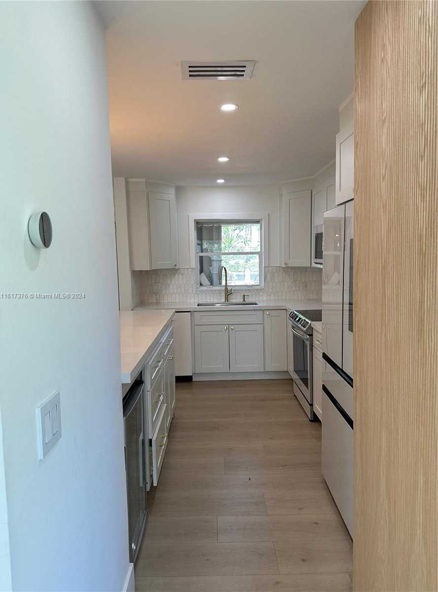 Small Image of 708 SOUTH EAST 3RD AVE EXT #201, Hallandale Beach Number 3