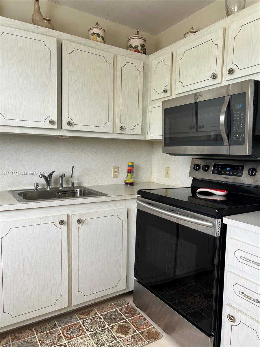 Small Image of 155 SUFFOLK D #D, Boca Raton Number 28