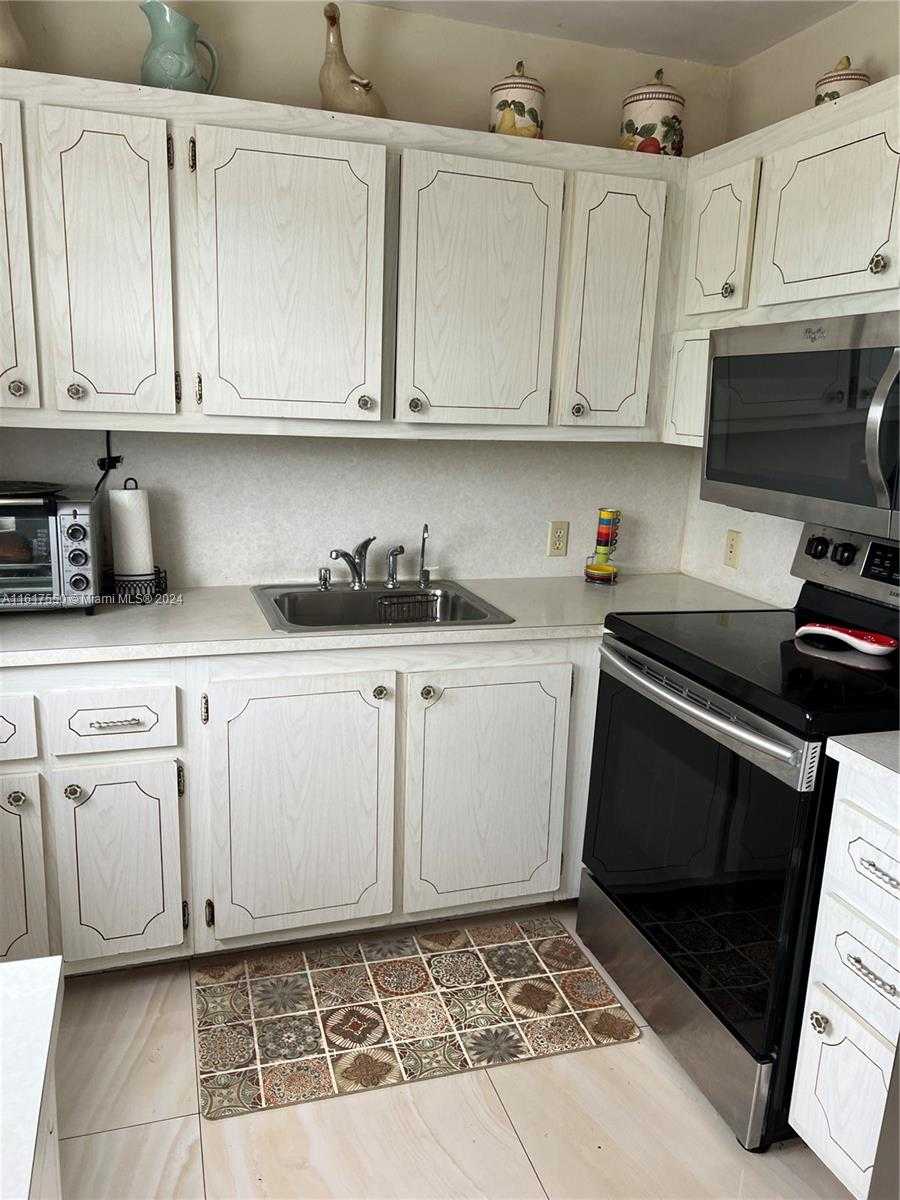 Small Image of 155 SUFFOLK D #D, Boca Raton Number 34