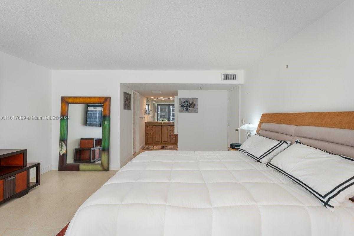 Small Image of 1915 BRICKELL AVE #C506, Miami Number 20