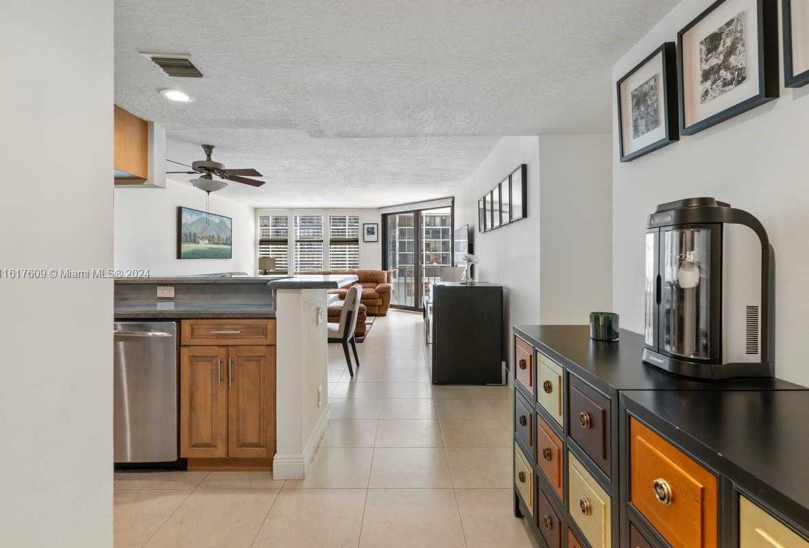 Small Image of 1915 BRICKELL AVE #C506, Miami Number 4