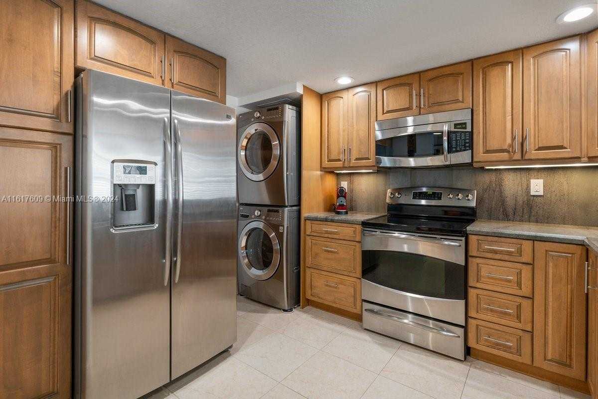 Small Image of 1915 BRICKELL AVE #C506, Miami Number 7