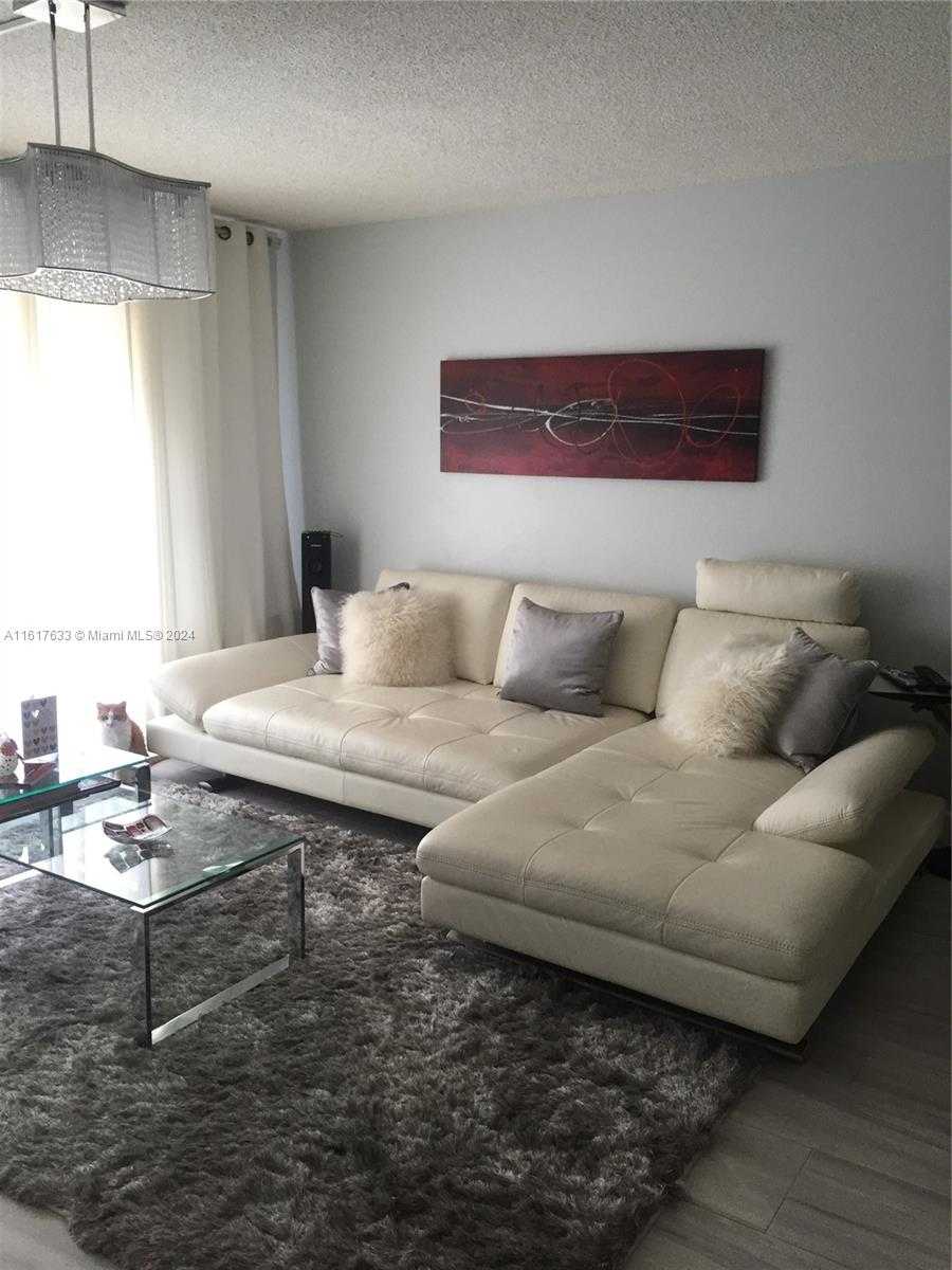 Small Image of 427 GOLDEN ISLES DR #16B, Hallandale Beach Number 11
