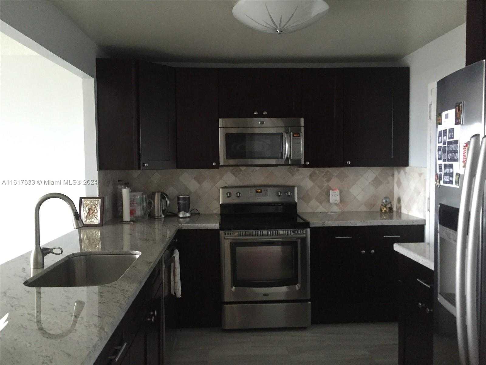 Small Image of 427 GOLDEN ISLES DR #16B, Hallandale Beach Number 12