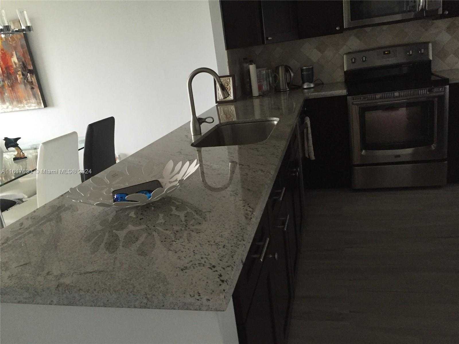 Small Image of 427 GOLDEN ISLES DR #16B, Hallandale Beach Number 17