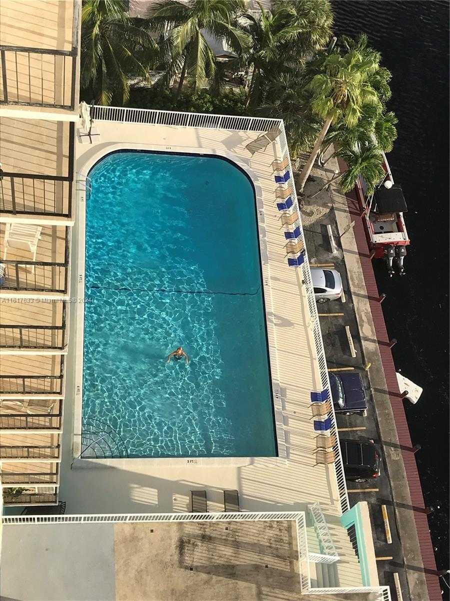 Small Image of 427 GOLDEN ISLES DR #16B, Hallandale Beach Number 6