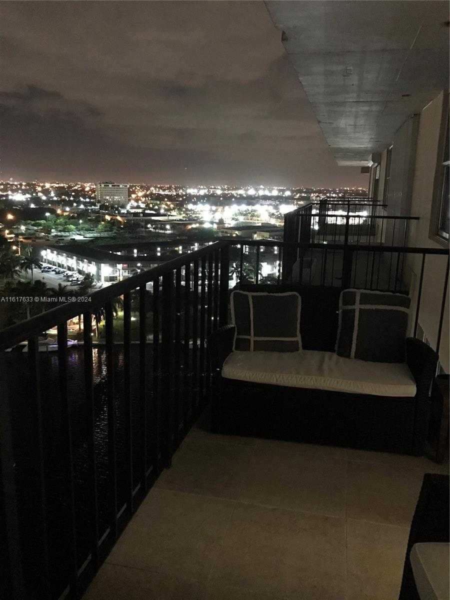 Small Image of 427 GOLDEN ISLES DR #16B, Hallandale Beach Number 7