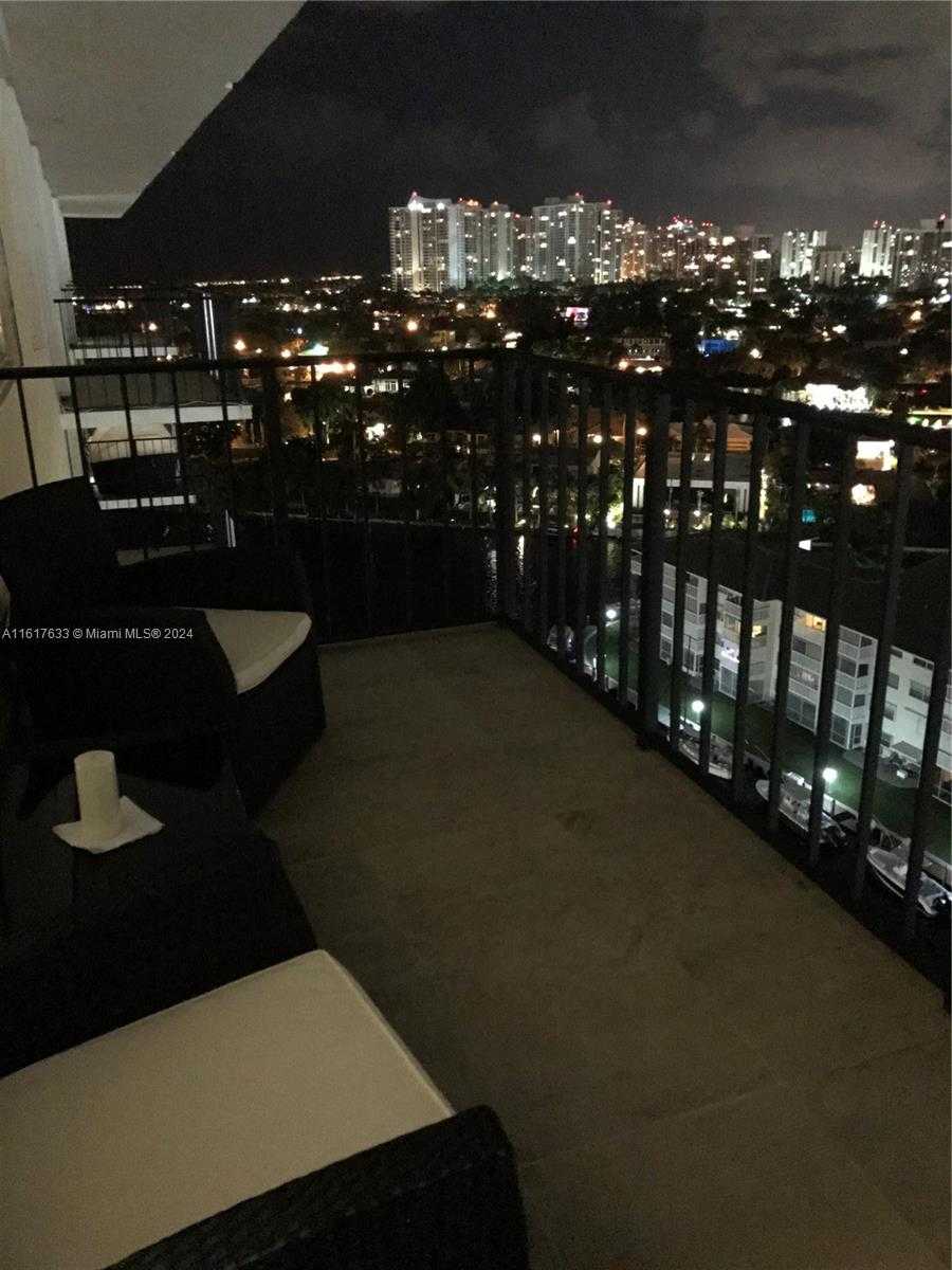 Small Image of 427 GOLDEN ISLES DR #16B, Hallandale Beach Number 8
