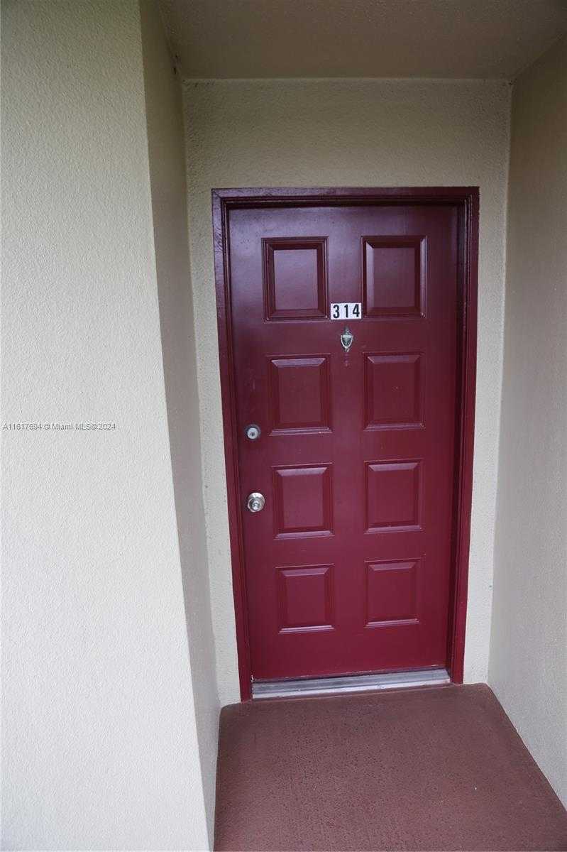 Small Image of 901 SOUTH WEST 128TH AVE #314E, Pembroke Pines Number 2