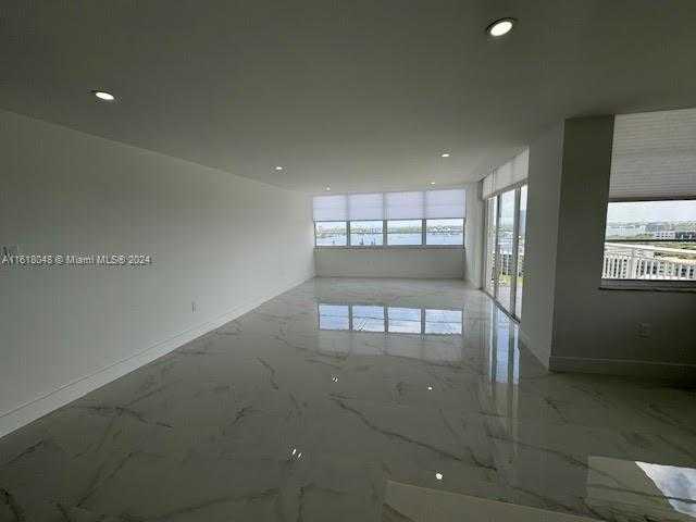 Small Image of 18011 BISCAYNE BLVD #1605, Aventura Number 3
