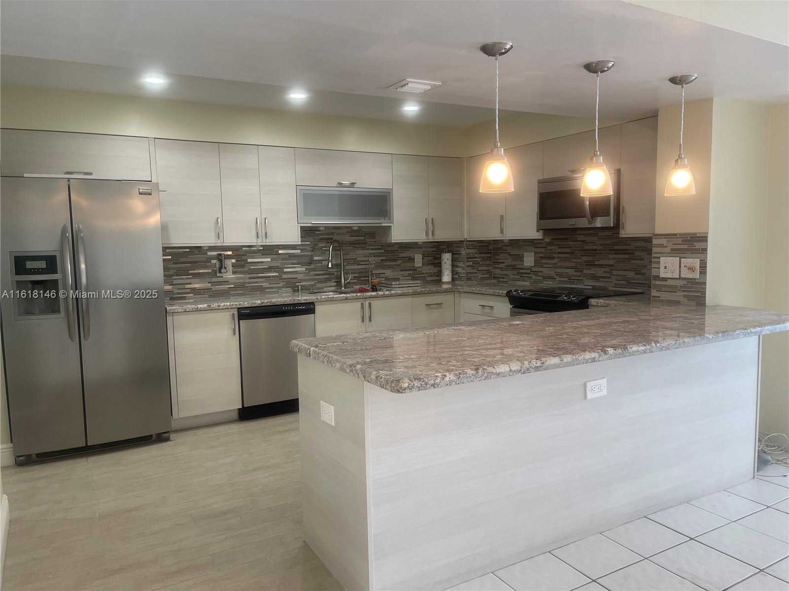 Small Image of 5825 COLLINS AVE #7B, Miami Beach Number 2