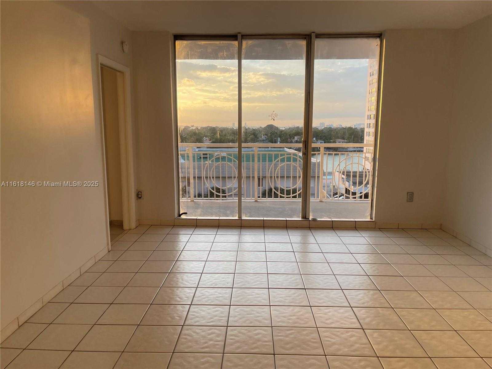 Small Image of 5825 COLLINS AVE #7B, Miami Beach Number 6