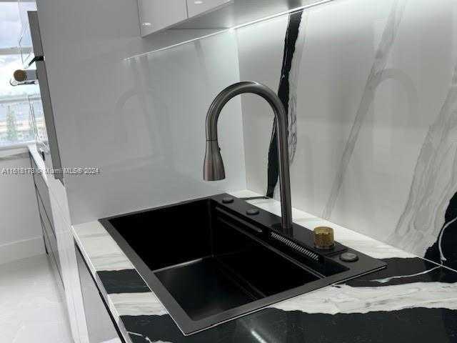 Small Image of 18021 BISCAYNE BLVD #1404, Aventura Number 10