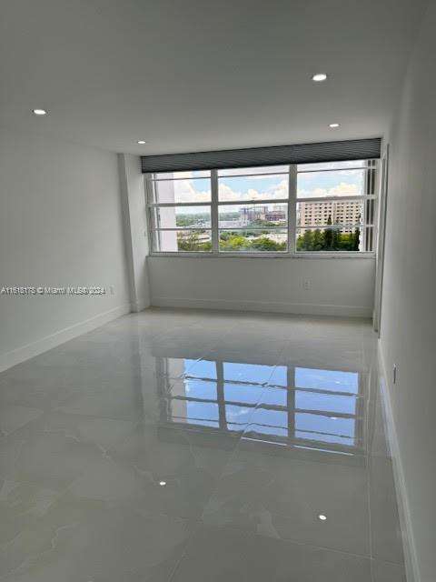 Small Image of 18021 BISCAYNE BLVD #1404, Aventura Number 31