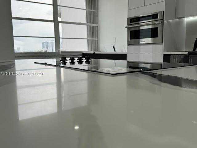 Small Image of 18021 BISCAYNE BLVD #1404, Aventura Number 7