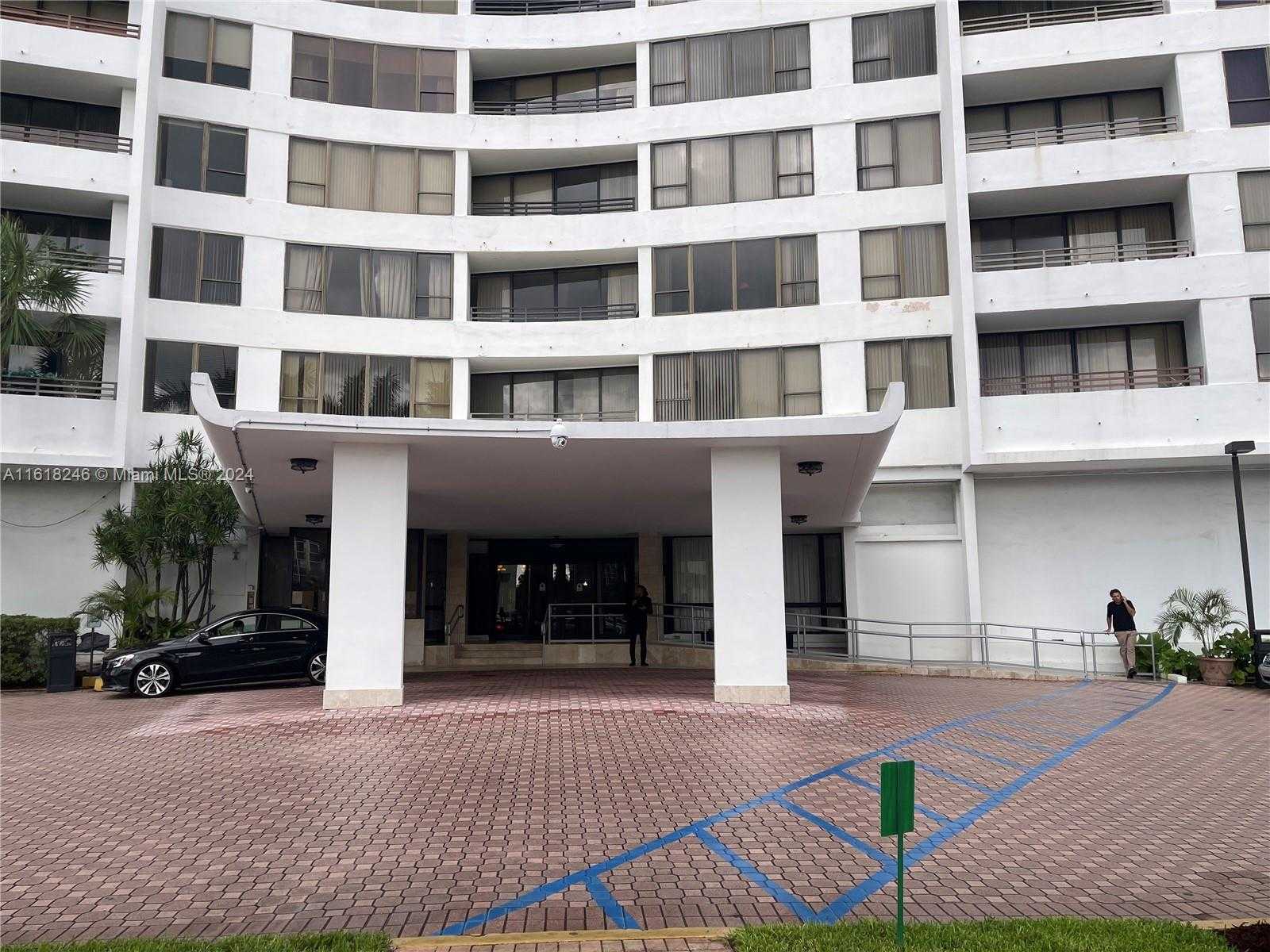 Small Image of 3505 SOUTH OCEAN DR #310, Hollywood Number 2
