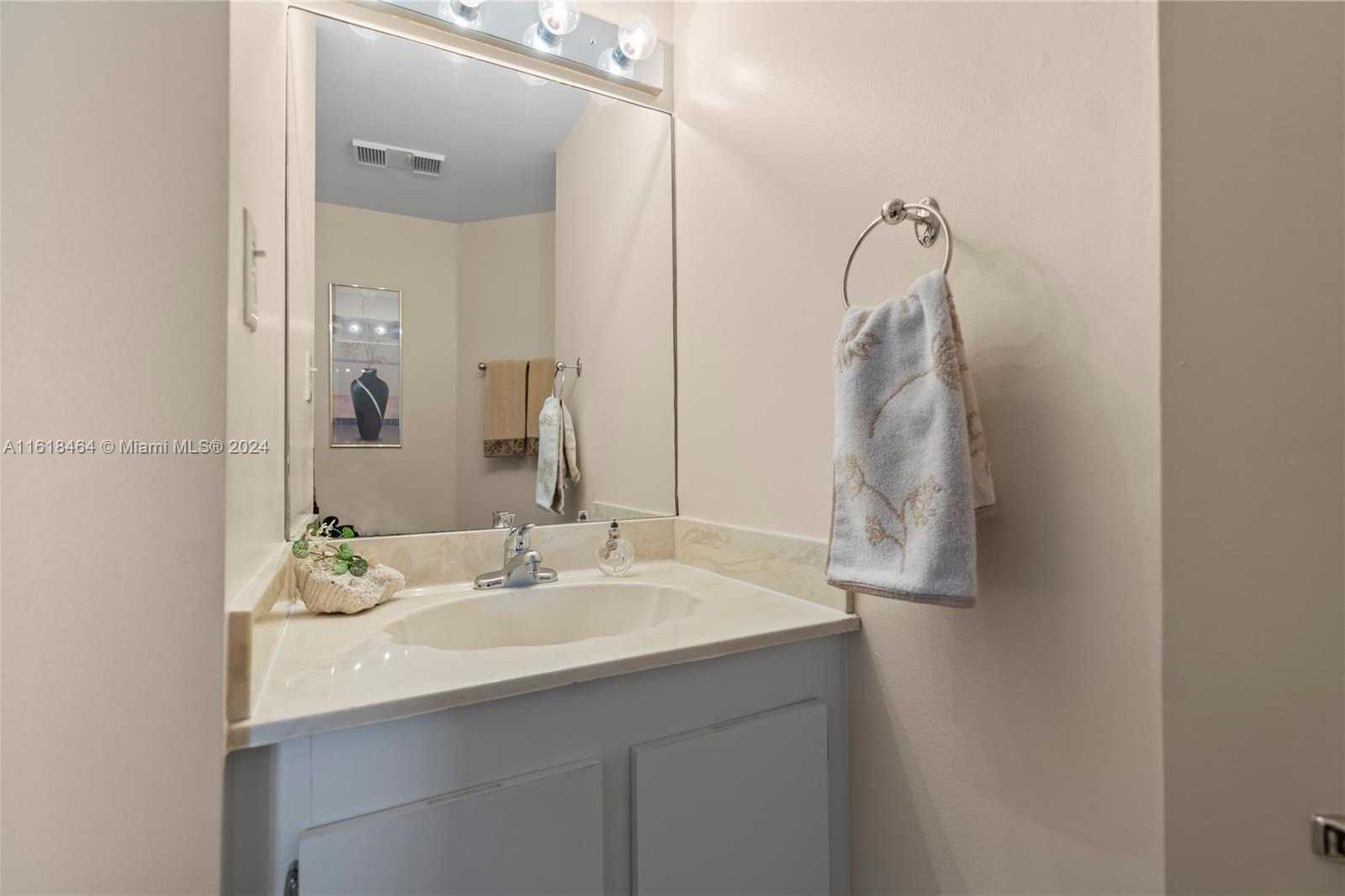 Small Image of 18181 NORTH EAST 31ST CT #2202, Aventura Number 22