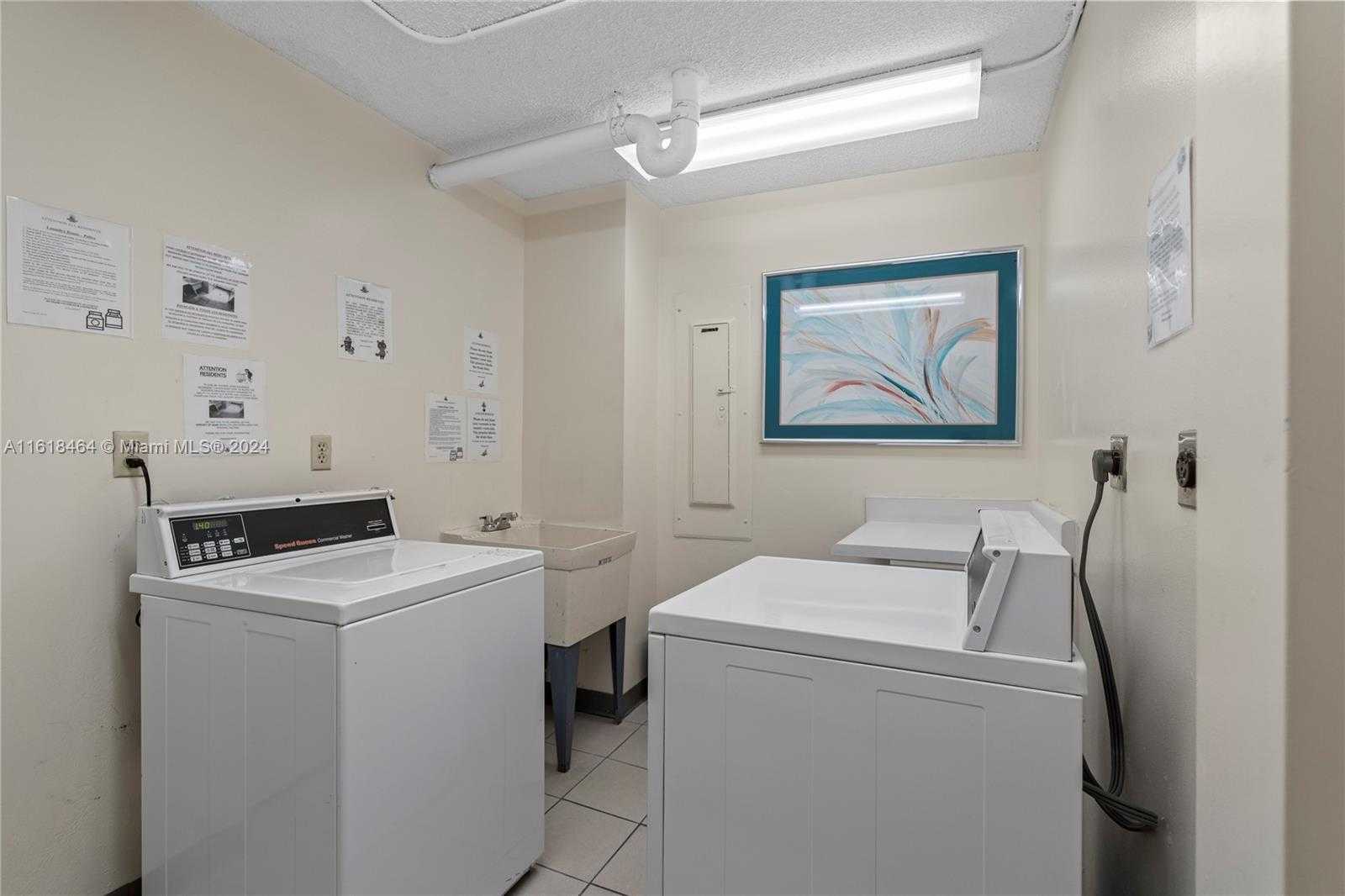 Small Image of 18181 NORTH EAST 31ST CT #2202, Aventura Number 31