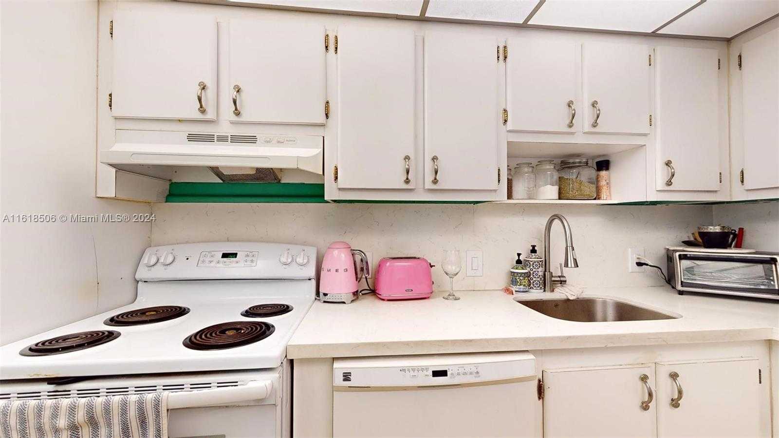 Small Image of 3301 NORTH COUNTRY CLUB DR #205, Aventura Number 15