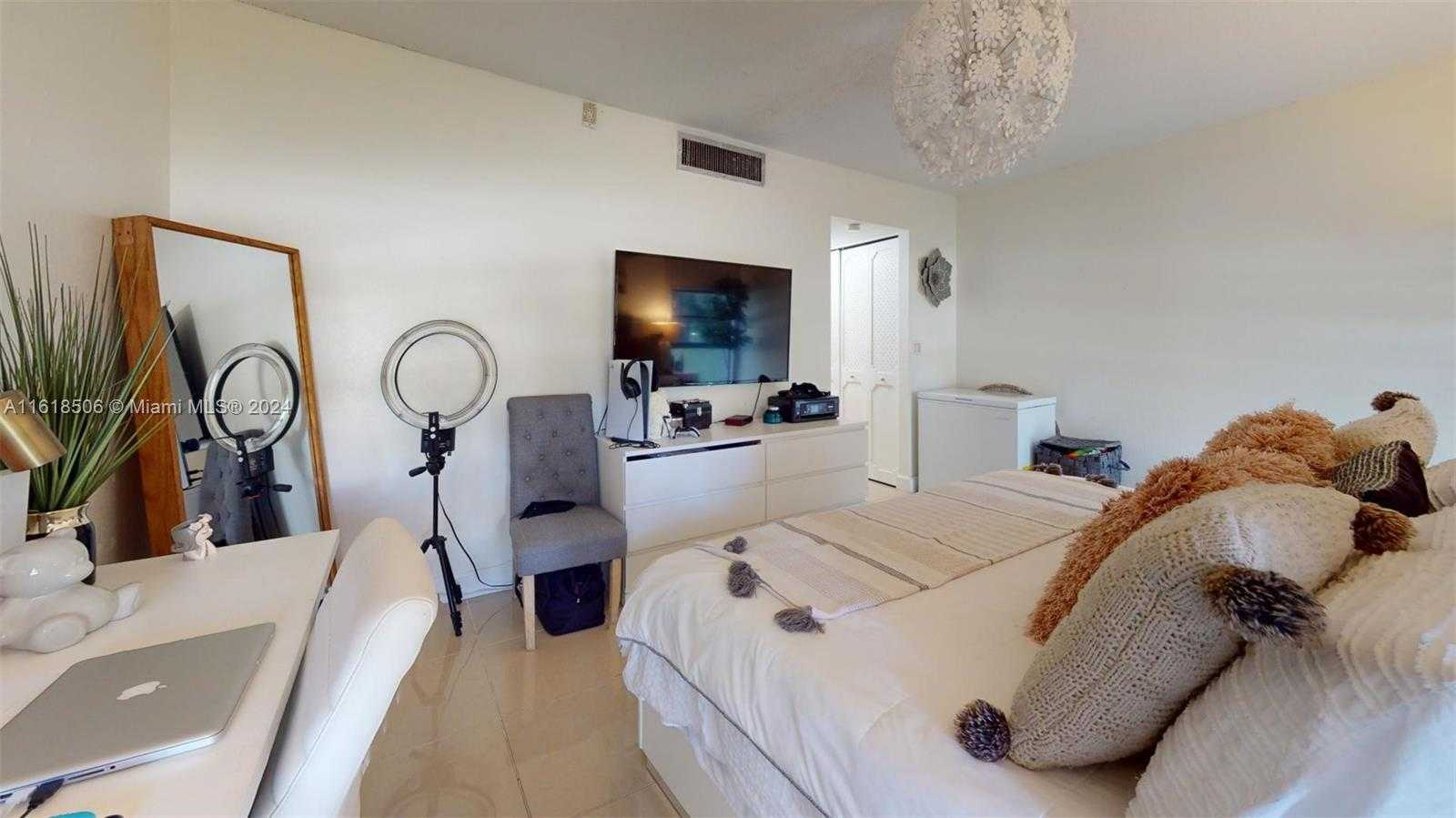 Small Image of 3301 NORTH COUNTRY CLUB DR #205, Aventura Number 21
