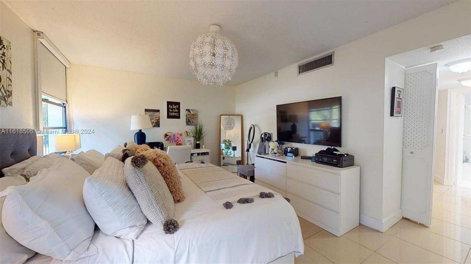 Small Image of 3301 NORTH COUNTRY CLUB DR #205, Aventura Number 25