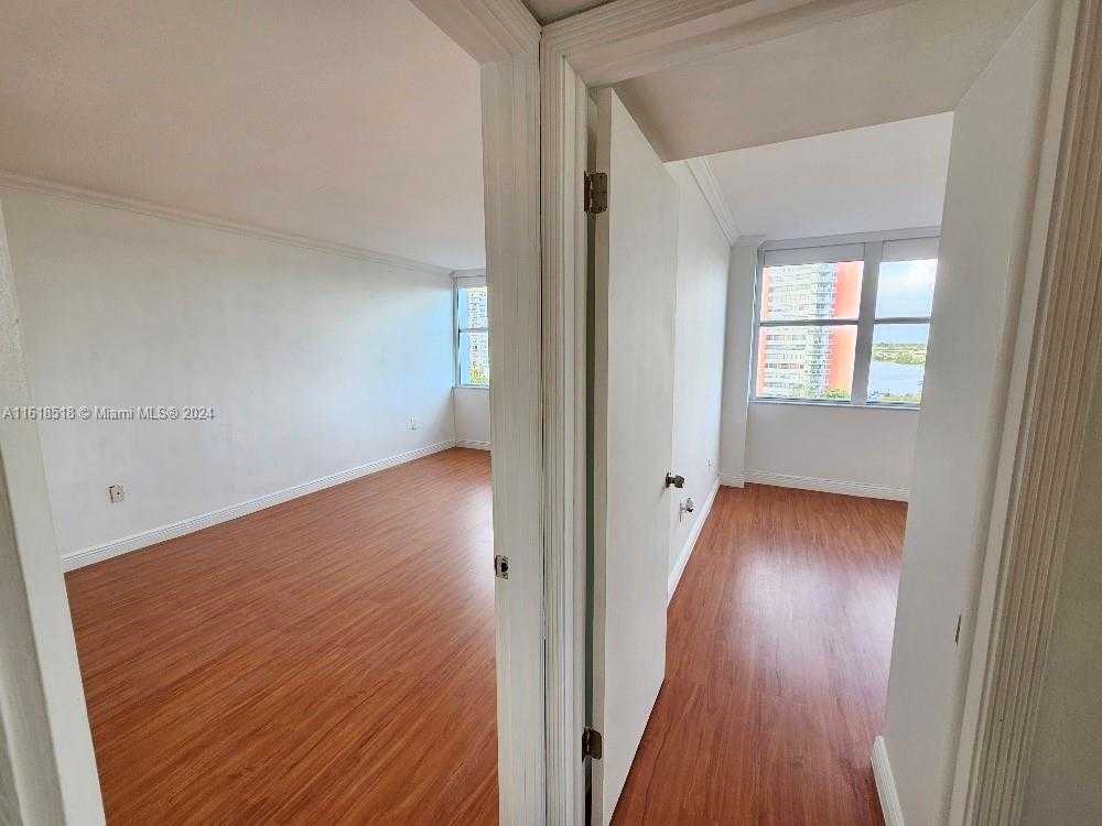 Small Image of 1300 NORTH EAST MIAMI GARDENS DR #706E, Miami Number 20
