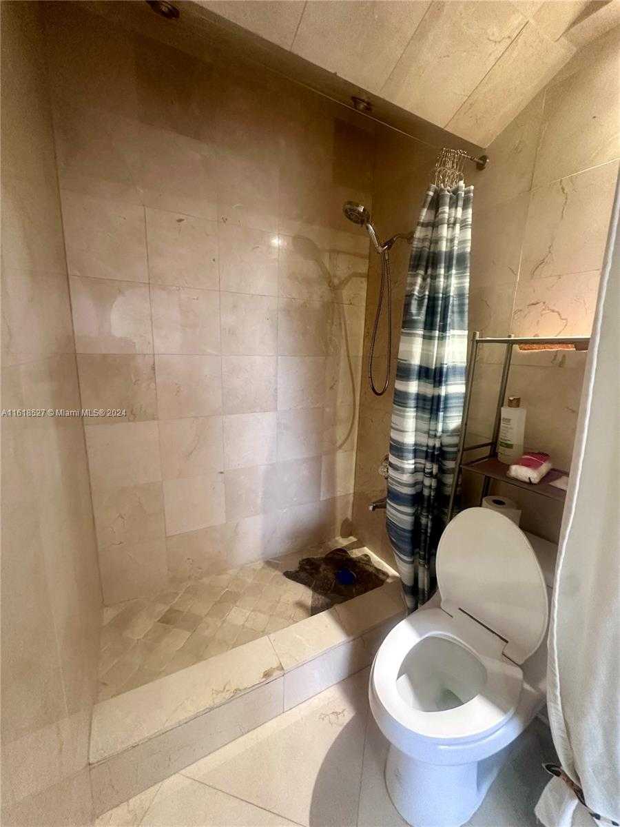 Small Image of 20301 WEST COUNTRY CLUB DR #PH22, Aventura Number 22